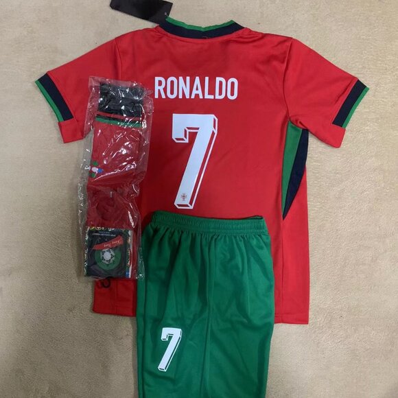 Red Football Home Kit Shirt Jersey Ronaldo #7 - Picture 1 of 3